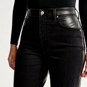 Abercrombie - Mixed Fabric Curve Love Ultra High Rise 90s Straight Jean - Sz 24